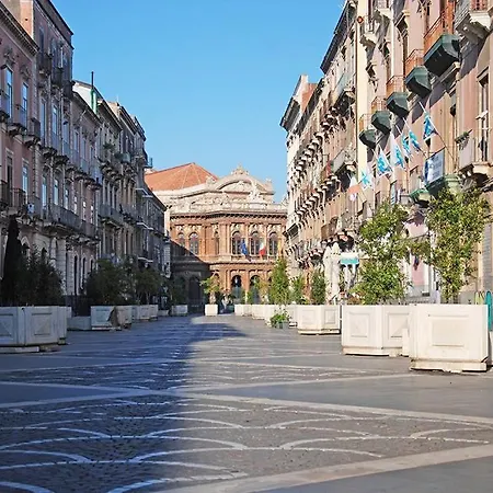 Piccadilly House * Catania